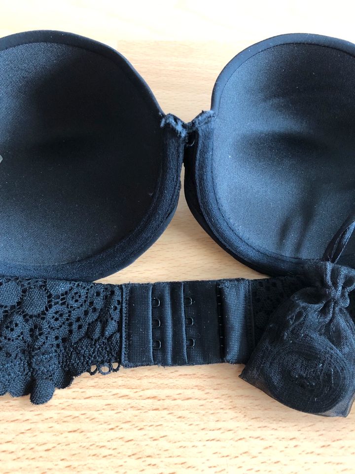 H&M Ultra Push Up BH Bandeau in München