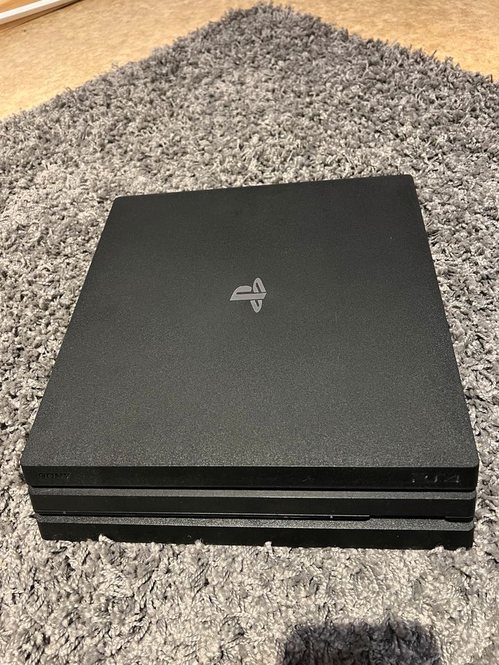 PS4 Pro, 1TB, 4K HDR, 1 Controller, HDMI u. Netzkabel inkl. in Neumarkt i.d.OPf.