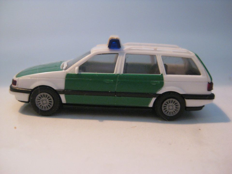 Herpa 1:87 H0 Polizei VW Passat 2 Caravan  grün-weiss in Hürtgenwald