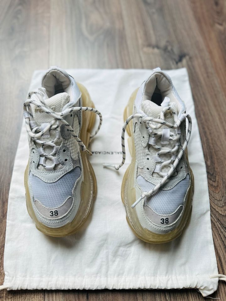 Sneaker Balenciaga Triple S, Gr.38, weiß grau, Top Zustand! in Hürth