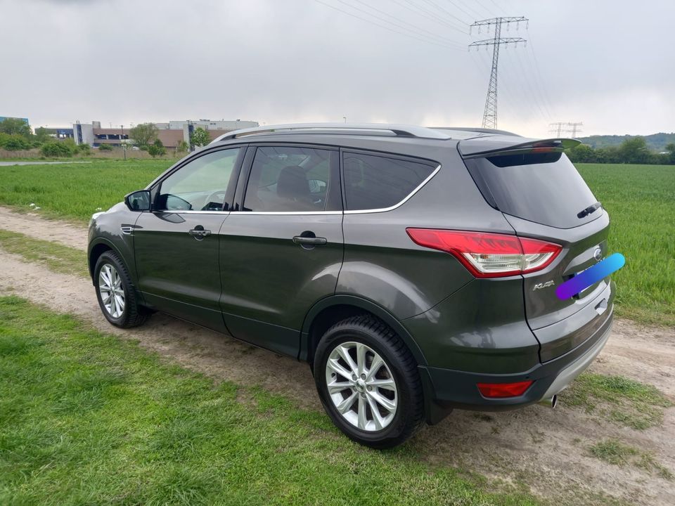 Ford Kuga 2x4 Titanium in Berlin