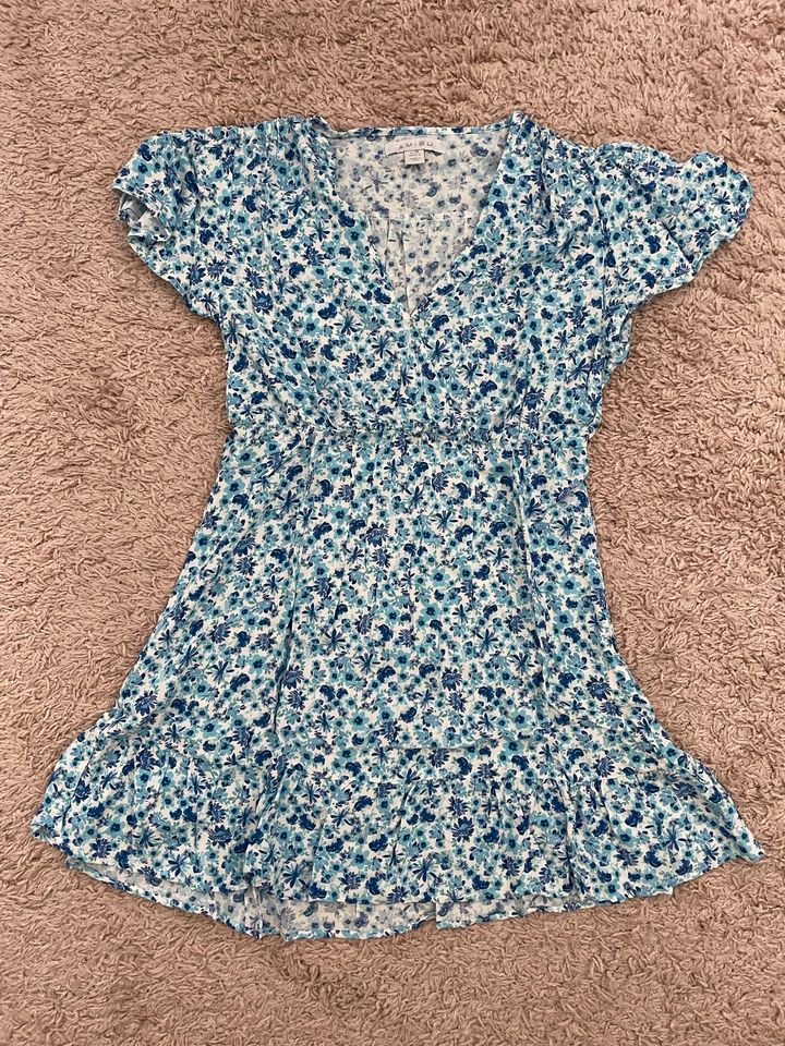 Sommerkleid Blümchen Amisu Gr. 40 weiß/hellblau in Unterkirnach