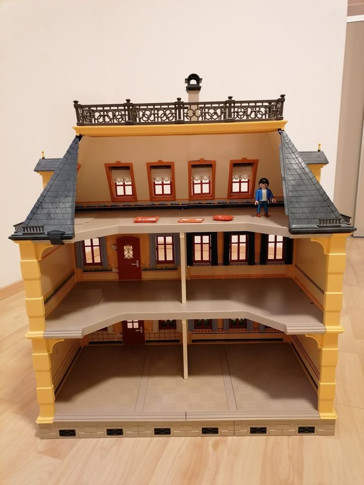 PLAYMOBIL Puppenhaus 5301 und Einrichtung 4 Zimmer in München