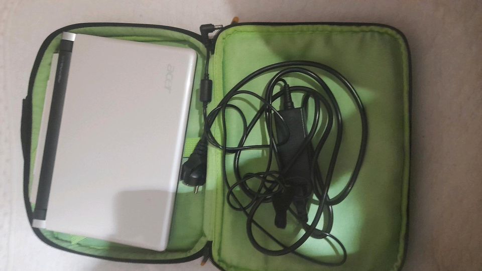 Kleiner Acer Laptop mit Tasche in Rostock