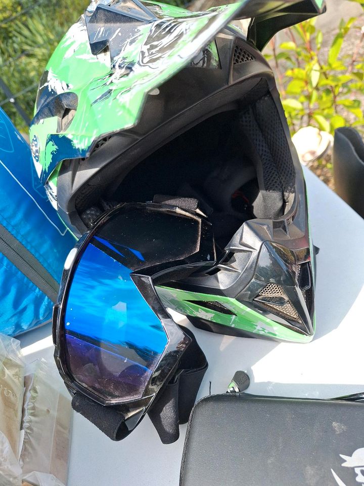 Motocross ,BMX Helm mit Brille gr.51/52 in Celle