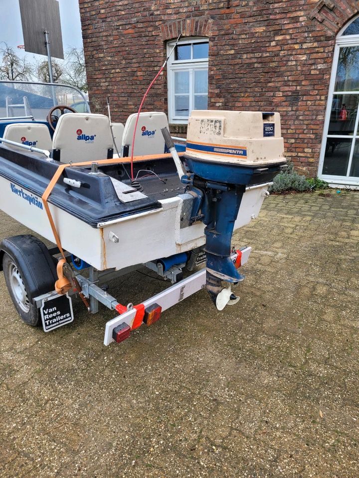 Motorboot mit Trailer in Bedburg-Hau