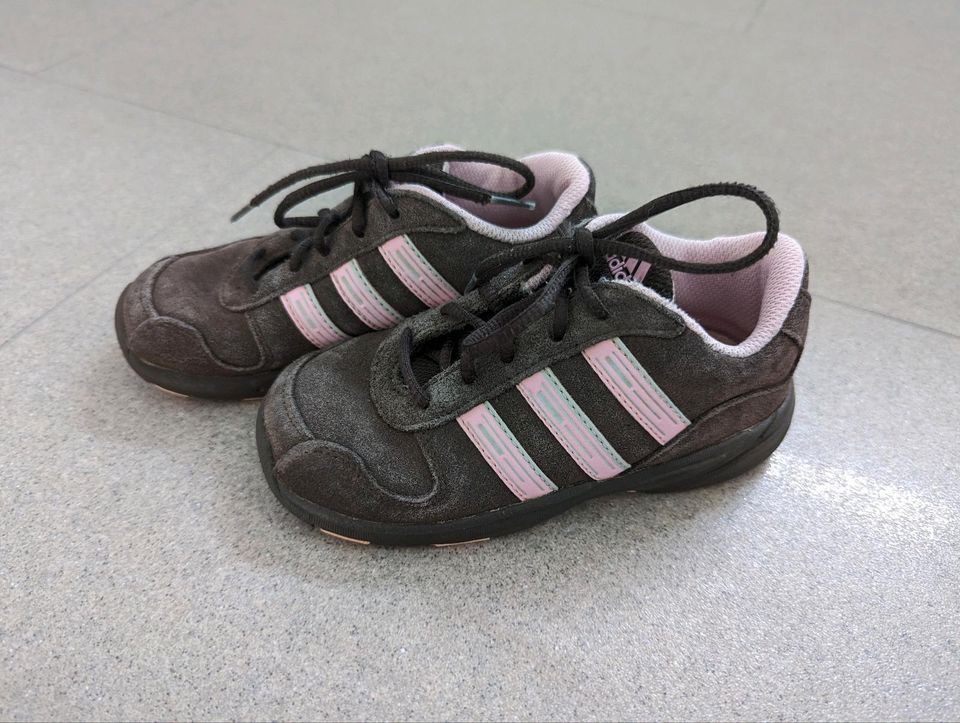 Adidas Turnschuhe - gr 27 - Mädchen - Schuhe in Herford