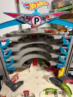 Hot Wheel Parkgarage, große Bahn mit einigem an Zubehör Bayern - Arnschwang Vorschau