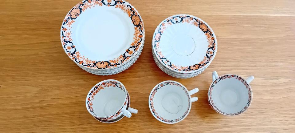 Uraltes Kaffeeservice Kaffeegeschirr für 6 Personen Goldrand in Aachen