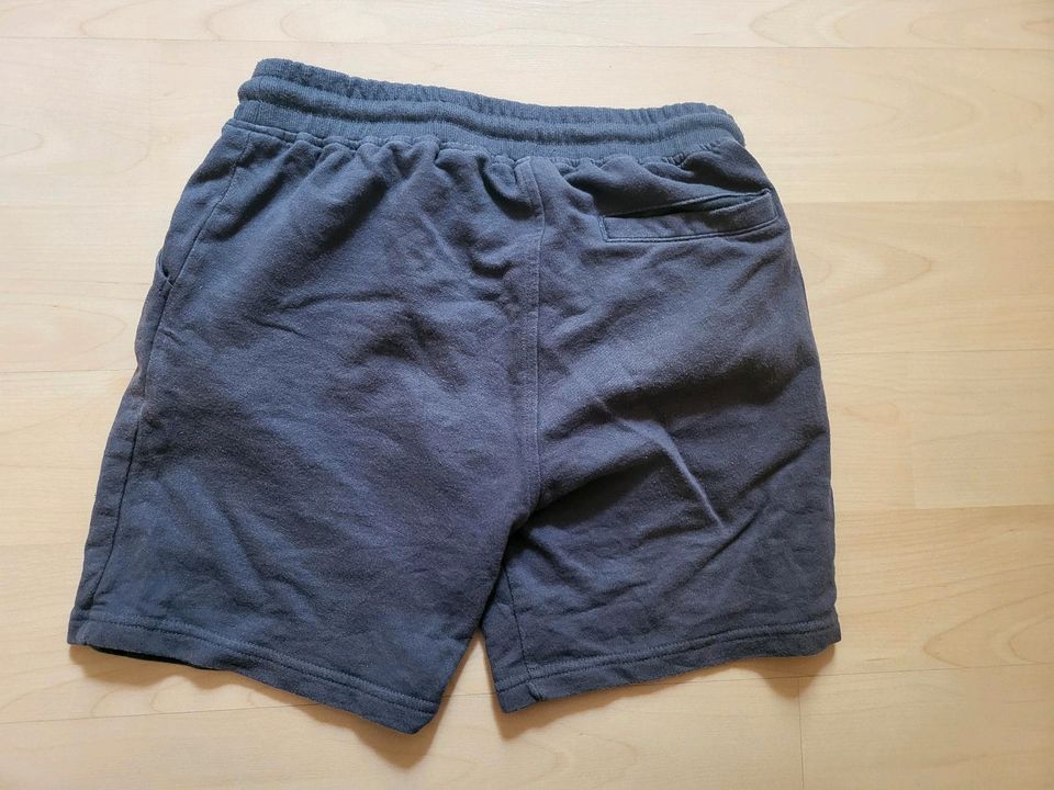 kurze Hosen, Jogginghose (alle 100% Baumwolle) und Jeans Gr. 134 in Falkensee