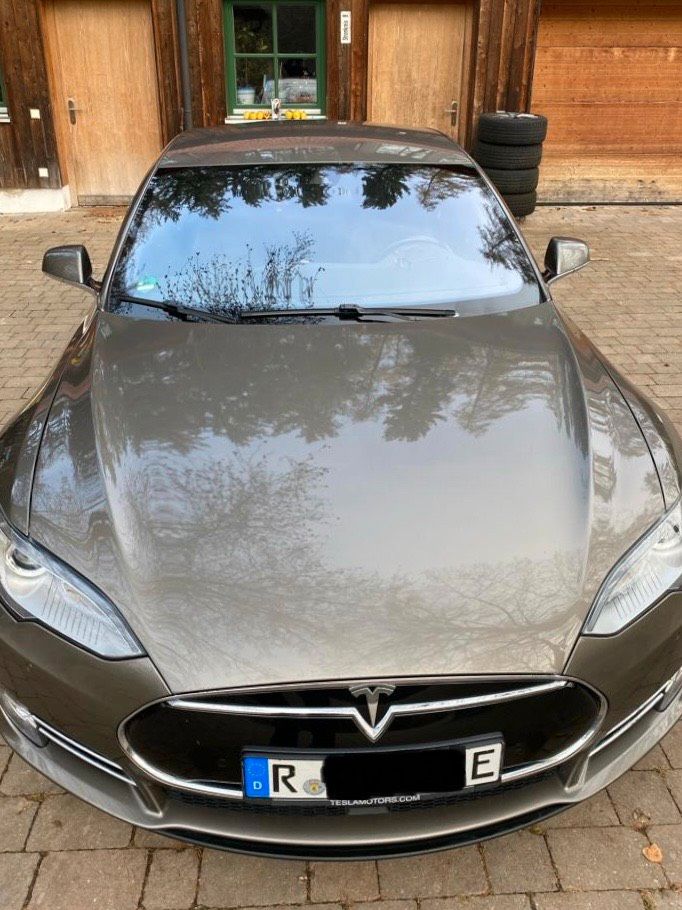 Tesla Model S P85D 772PS Supercharging free in Regensburg