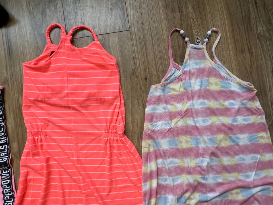 Sommer Mädchen Paket 134-140 Kleid T-shirt Short H&M s Oliver C&A in Garbsen