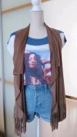 Festival Outfit Jeans Shorts HOLLISTER T-Shirt Boho Fransenweste Sachsen-Anhalt - Magdeburg Vorschau