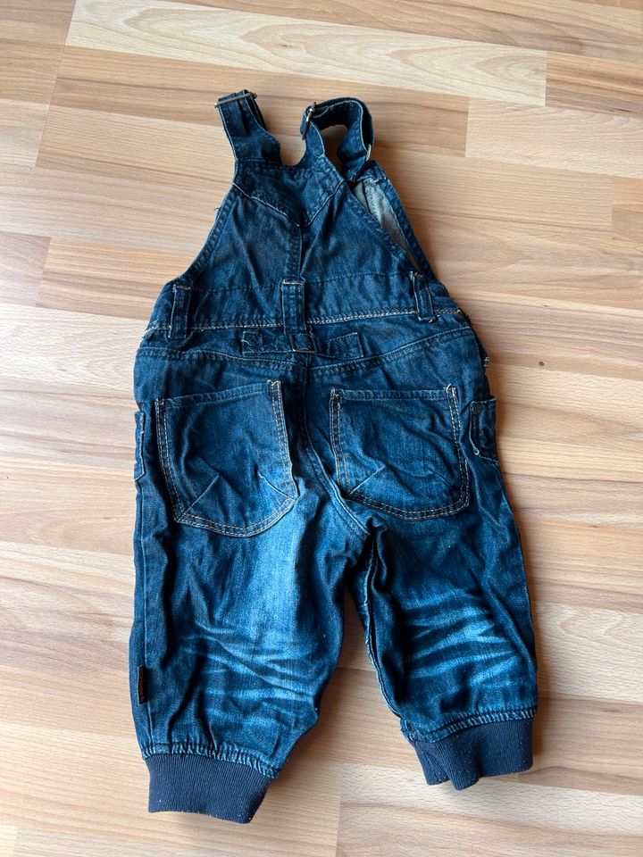 Jeans Latzhose H&M Disney Größe 74 in Düsseldorf