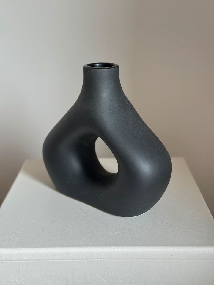 H&M Home Vase Schwarz aus Keramik (2 von 2) in München