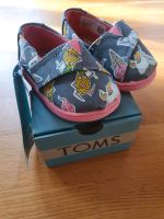 Toms Baby Schuhe Größe 19,5 NEU OVP Rockband Print Mädchen Stuttgart - Zuffenhausen Vorschau