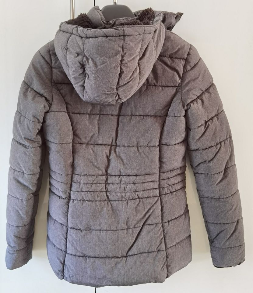 Winterjacke Steppjacke Gr.170/176 grau/anthrazit Zustand sehr gut in Obertraubling