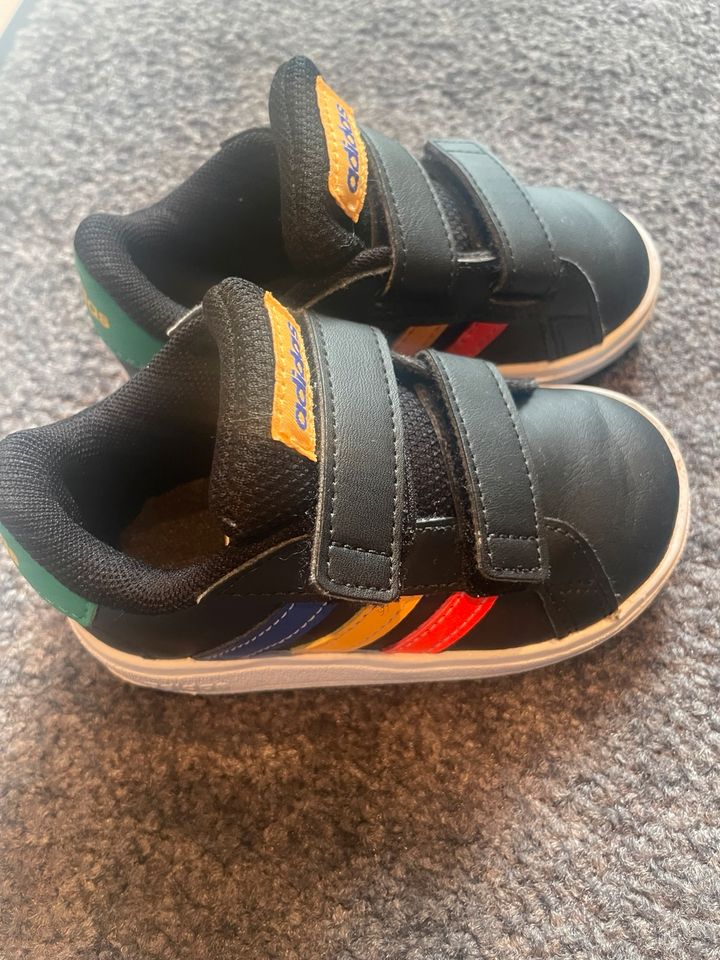 Adidas Kinderschuhe Jungs in Erkelenz