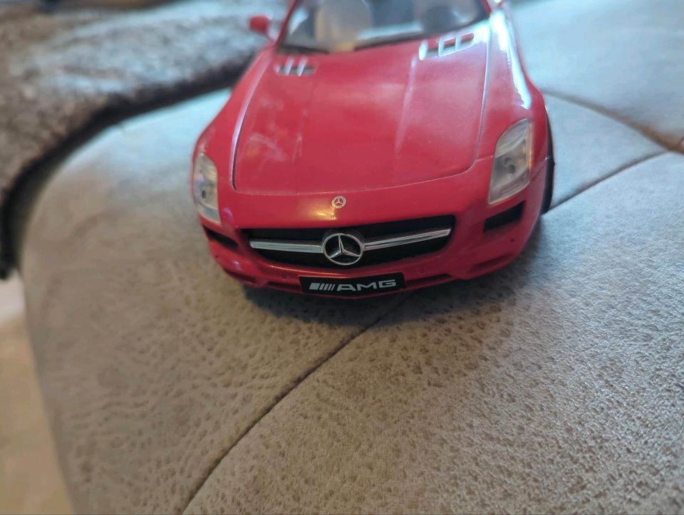 Mercedes SLS AMG 1:18 Modellauto Felgenumbau Mondo Motors in Wesendorf