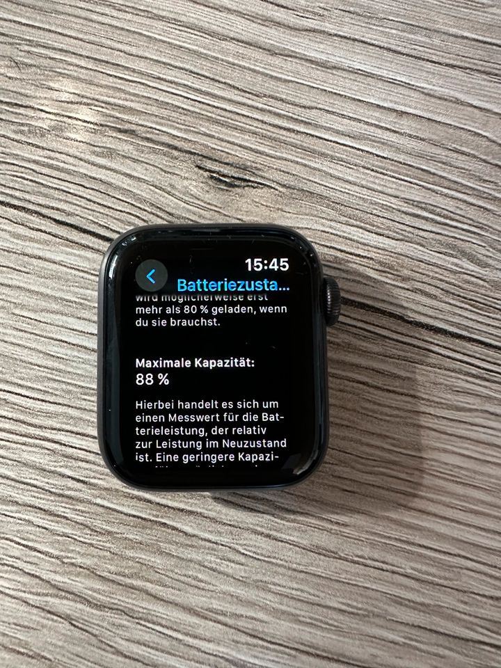 Apple Watch Series 6 - 40mm - GPS - Space Gray in Herdorf