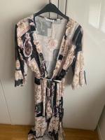 Neues Love Sarah Wickelkleid, schwarz/rosé, L, mit Volants Bayern - Alzenau Vorschau