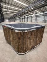 Hottub / Quadrat / Whirlpool / 202x172 / Badezuber Hot tub / Holz Mitte - Wedding Vorschau