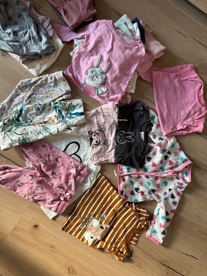 Babykleidung 50-86, NEXT ZARA NOPPIES CARTERS in Simmelsdorf