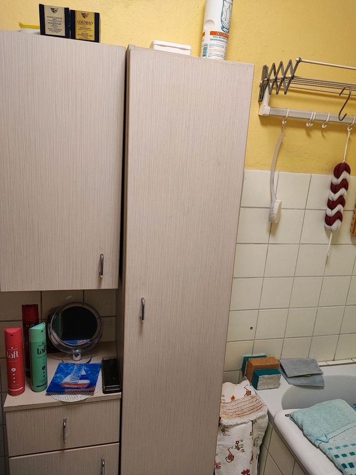 Badezimmer Schrank zu verschenken in Deggendorf