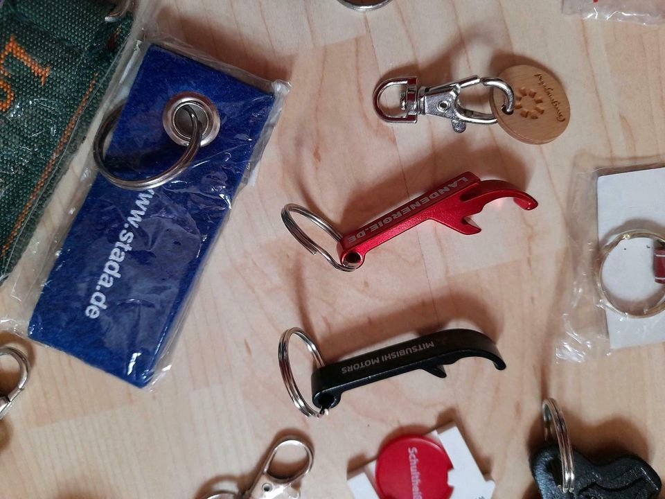 Unbenutzte Schlüsselanhänger, Schlüsselbänder, Geldbeutel... je1€ in Abenberg