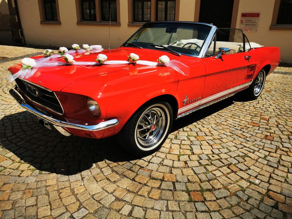 Ford Mustang: Traum in candy-apple-red und Chrom für Hochzeiten in Wartmannsroth