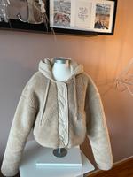 Kurze Teddyjacke von Pull & Bear Niedersachsen - Brake (Unterweser) Vorschau