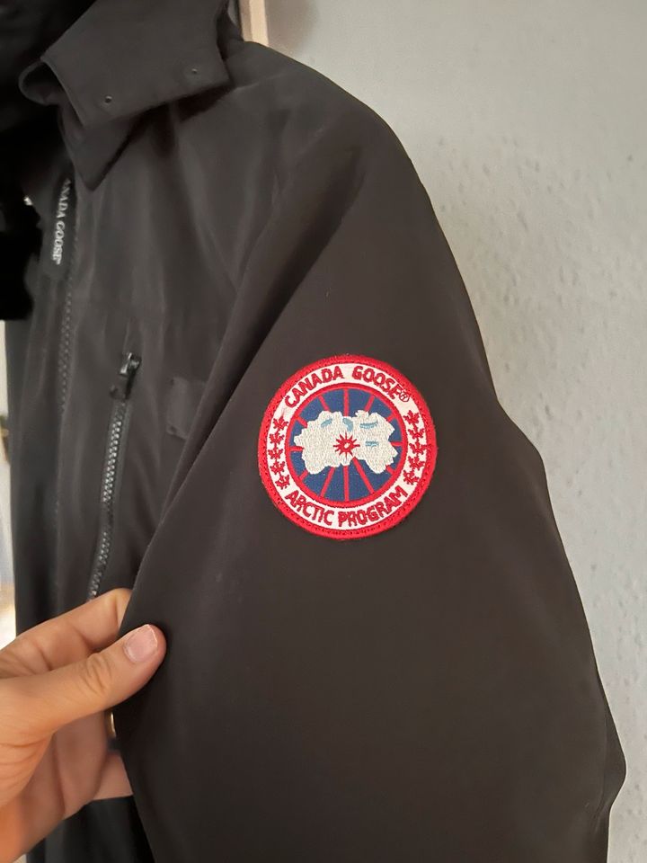 Canada Goose Bomberjacke in Heikendorf