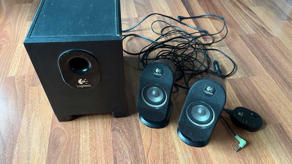 Logitech x-210 Lautsprecher mit Bass-Box in Augsburg