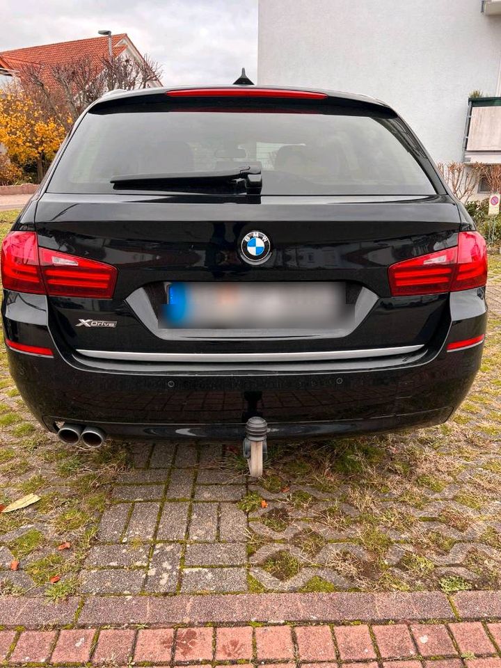 BMW F11 520d xDrive, el.AHK, Standheuzung, Autom. Navi,18", Leder in Forst