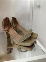 Goldene hohe Schuhe Wiesbaden - Delkenheim Vorschau