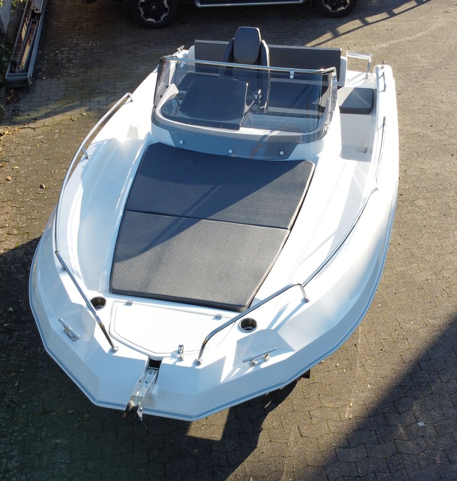 Motorboot Phantom 550Cabin,Boot, schwarz, 3 Schlafplätze, Sundeck in Rheda-Wiedenbrück