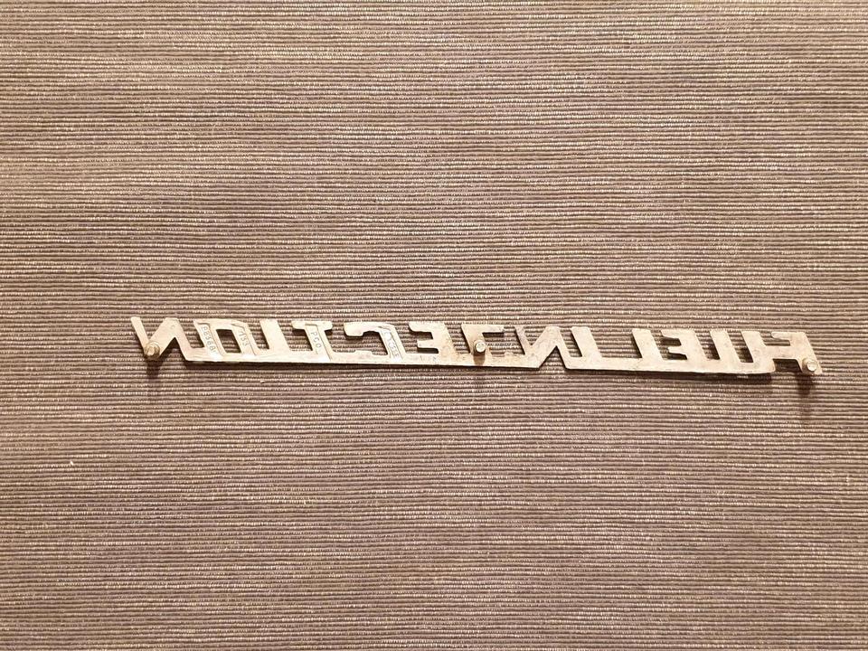 VW Käfer 1303 US Schriftzug fuel injection Emblem 133853687 in Wiesbaden