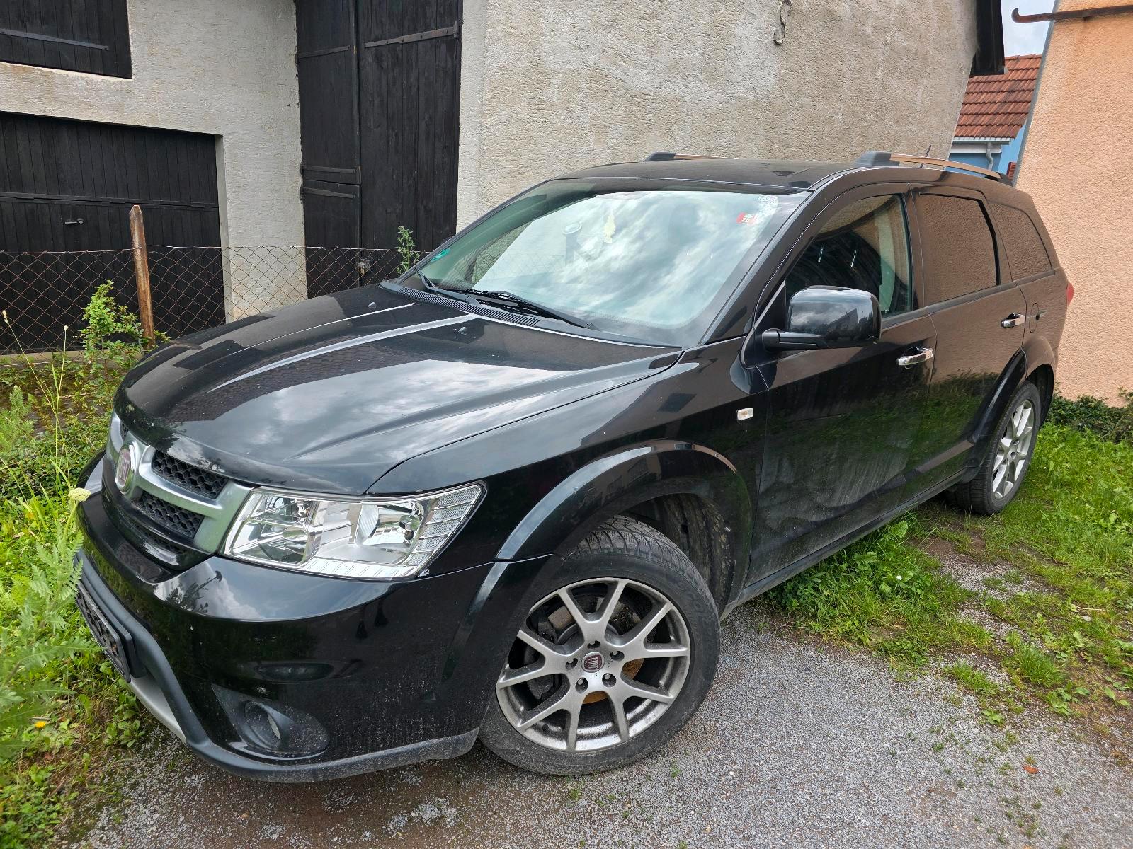 Abbildung des Autos Fiat Freemont TÜV.