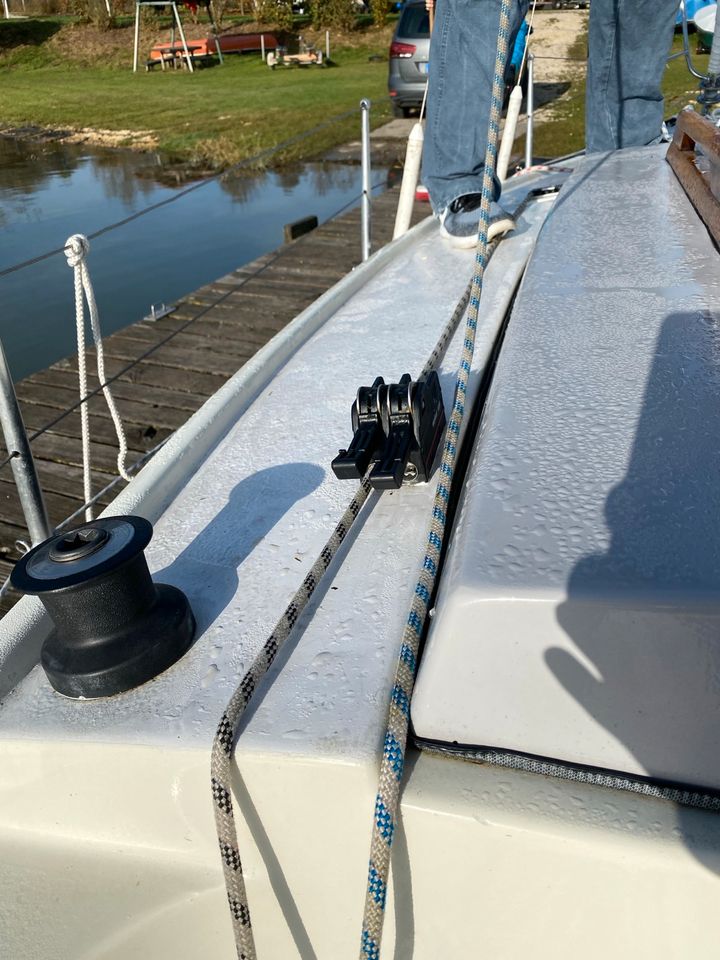 Segelboot Neptun 22 segelfertig mit Außenborder und Bootstrailer in Buch