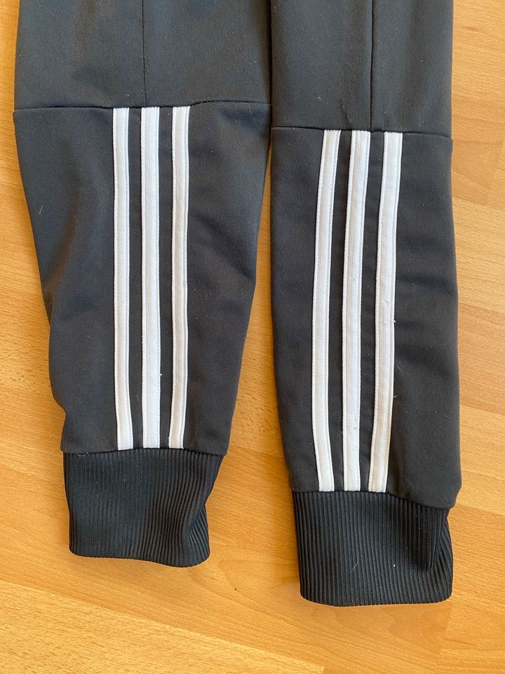 Addidas Sporthose 128 in Gebesee