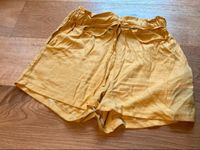 Damen-Shorts in sonnigem Gelb Nordrhein-Westfalen - Bornheim Vorschau