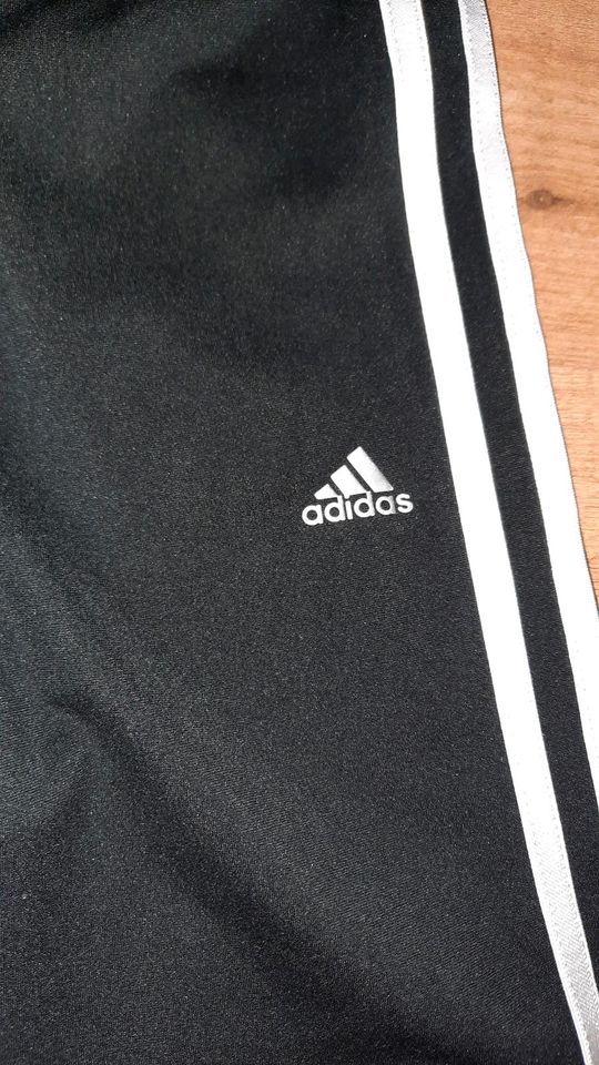 Adidas 3/4 Sporthose Gr.xS/34 - neuwertig in Backnang