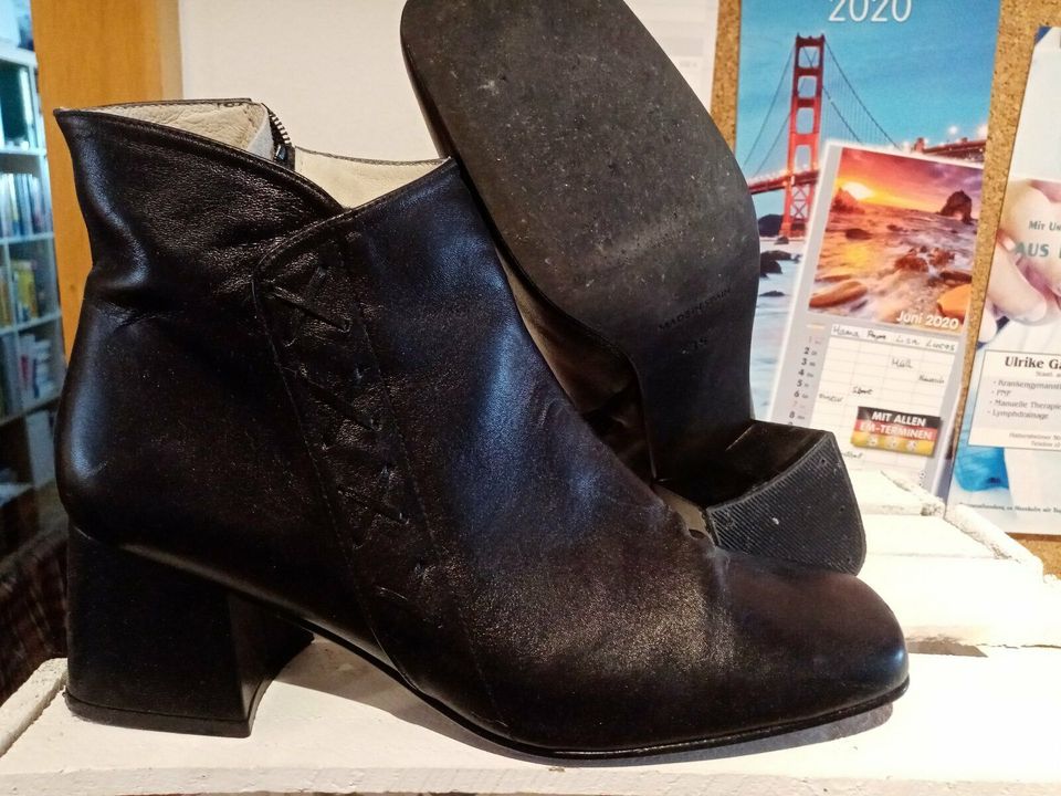 Stiefeletten 39 vers.Designs 2x neu mit Karton/1x wenig getragen in Wächtersbach