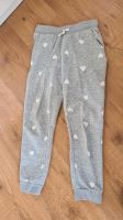 H&M Jogging Hose mit Herzen grau Gr. 134 Wandsbek - Hamburg Poppenbüttel Vorschau