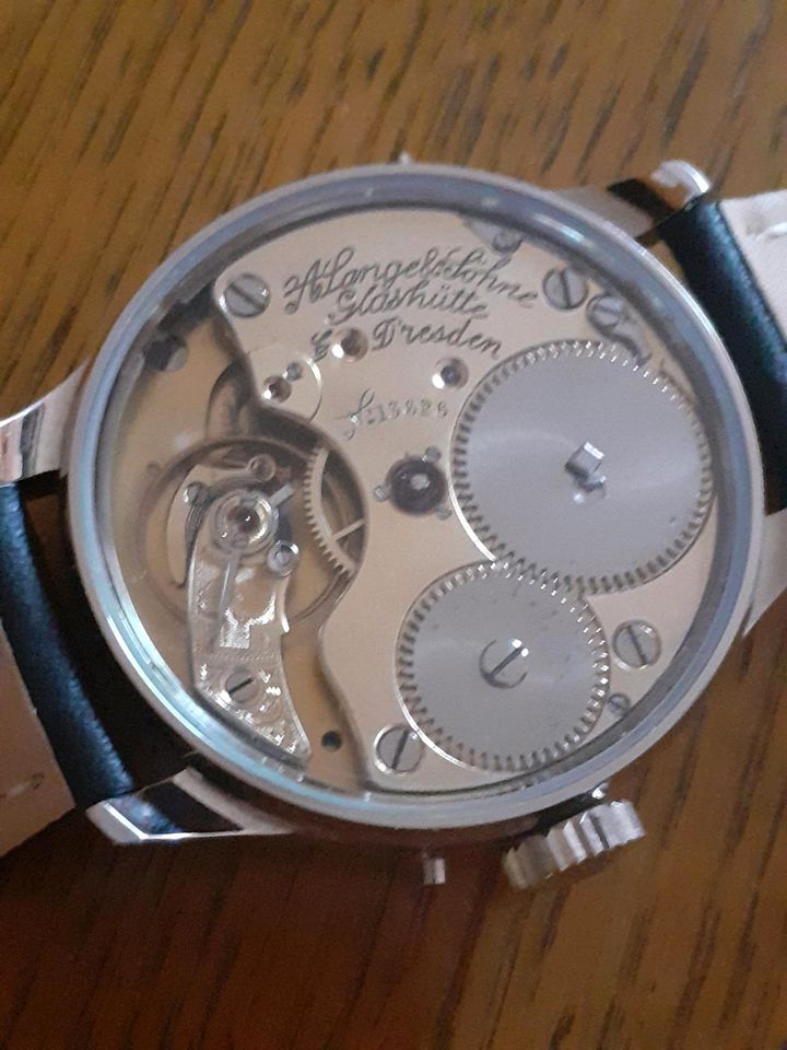 Biete schöne Armbanduhr, ehemals Taschenuhr in Duisburg