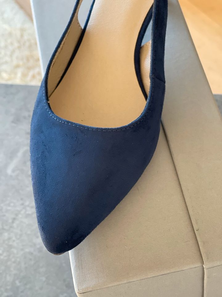 Wunderbarer Sling Back Pumps blau dunkelblau Graceland Neu 40 in Rostock