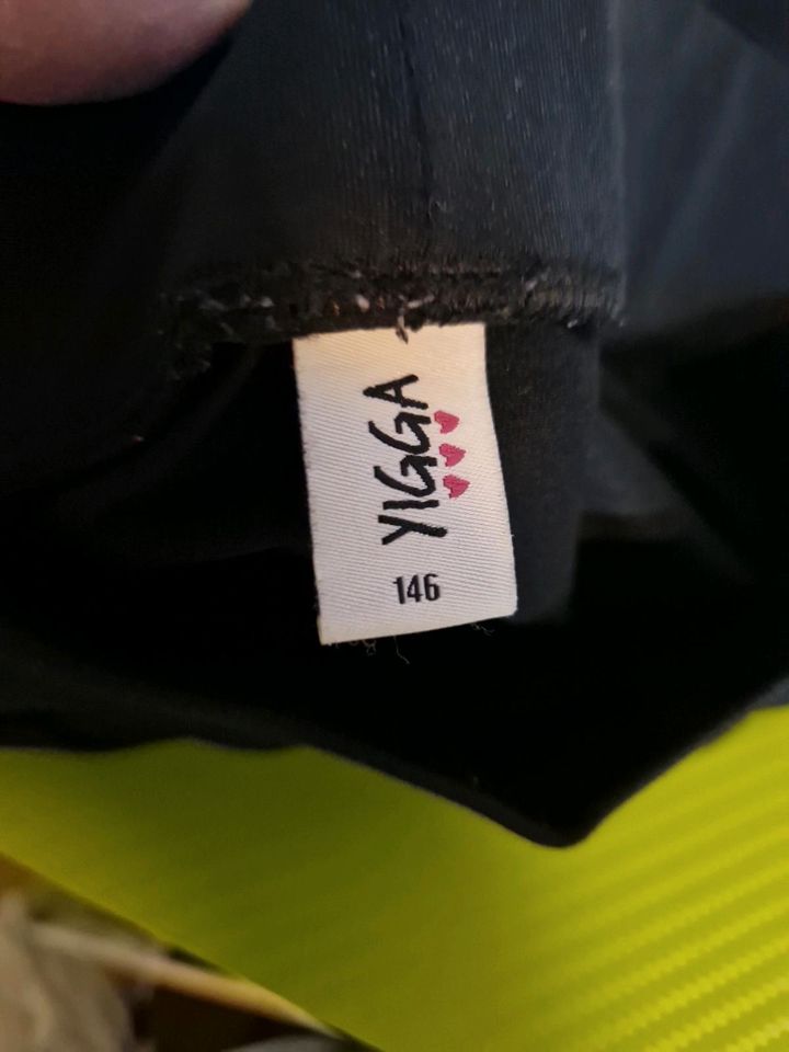 Gebrauchte Schwarz-Graue Leggings für Mädchen von Yigga, Größe 14 in Losheim am See