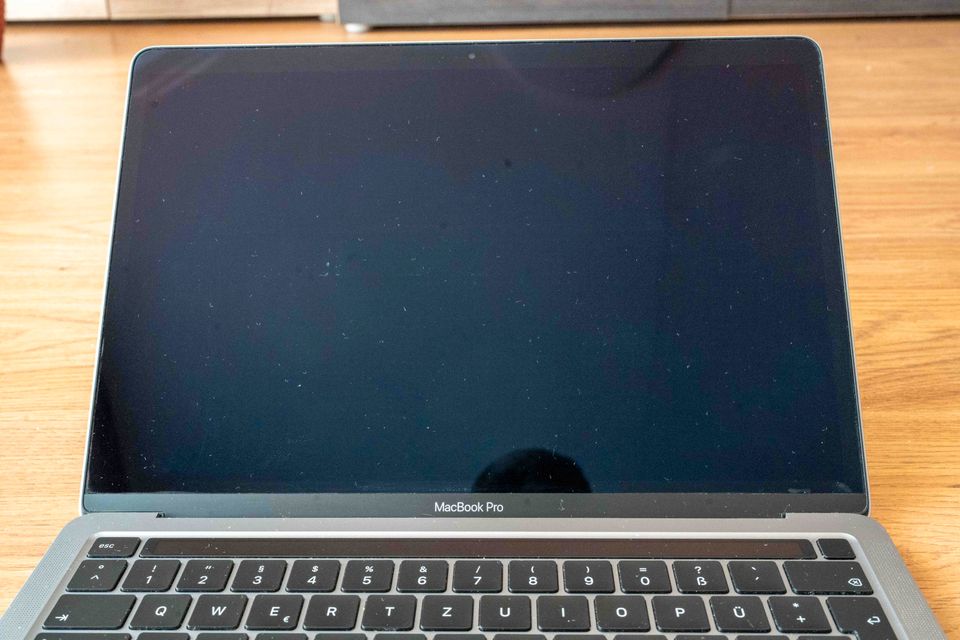 Apple MacBook Pro M1 Pro 2020 13,3“ 16GB RAM 256GB Space Grau in Berlin