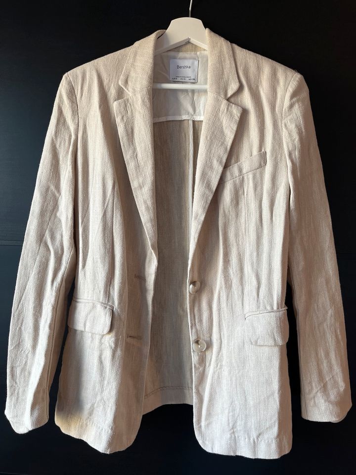 beiger Blazer / Longblazer von Bershka in Aalen