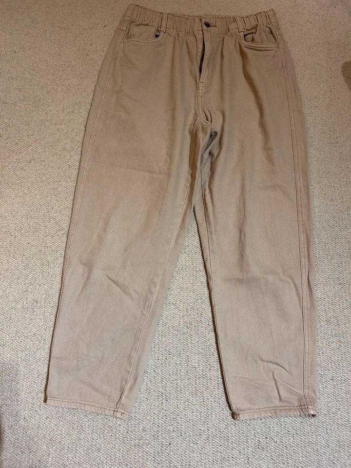 Jeans Hose H&M beige mit Gummizug Gr. 44 in Geestland